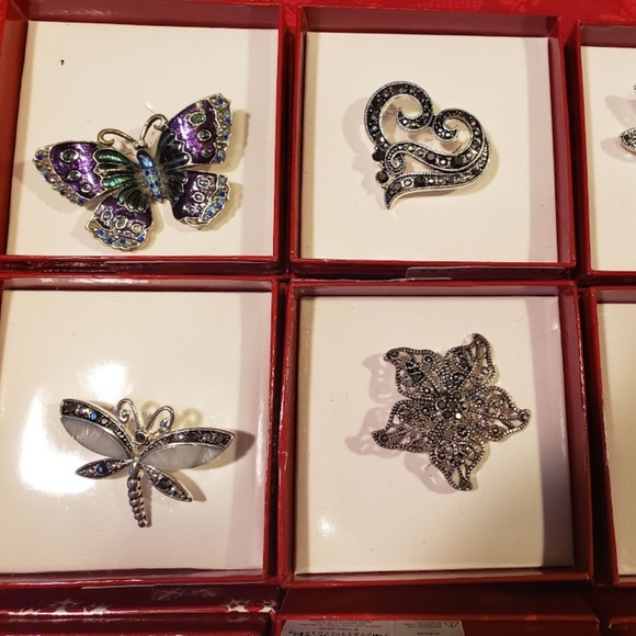 Set of Beautiful Brooches (32 Pieces) - Picture 5 of 7